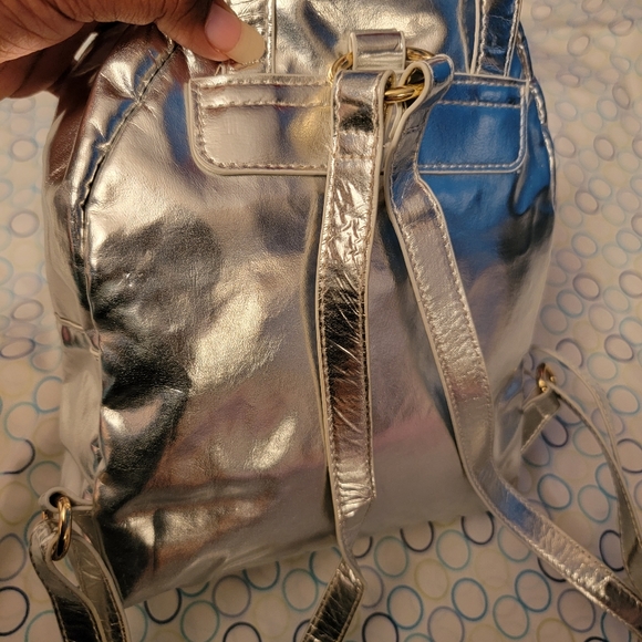 Backpack - Picture 2 of 6